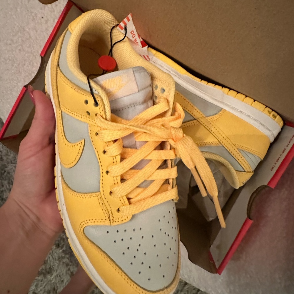 Nike dunks light bone / citrus